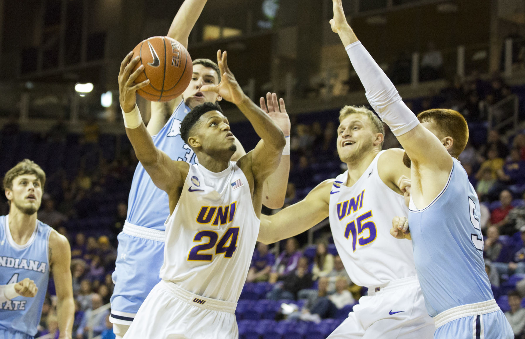 010720kw-uni-basketball-01